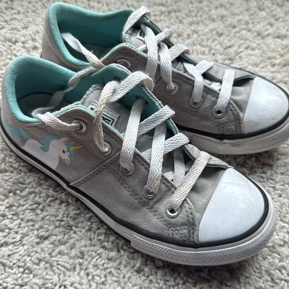 Converse Gray Kids Sneakers with Unicorn Design - Picture 3 of 9